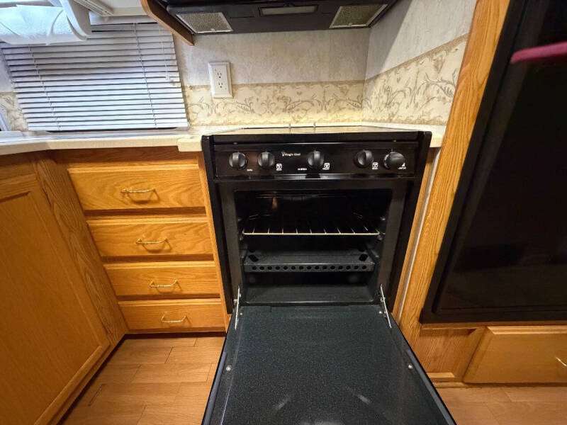 2004 Winnebago Brave