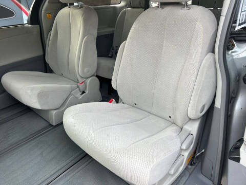 2011 Toyota Sienna LE 7-Passenger