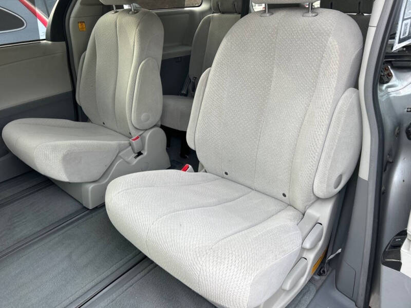 2011 Toyota Sienna LE 7-Passenger