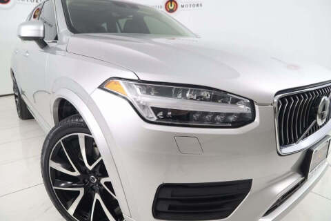 2022 Volvo XC90 T6 Momentum 7-Passenger