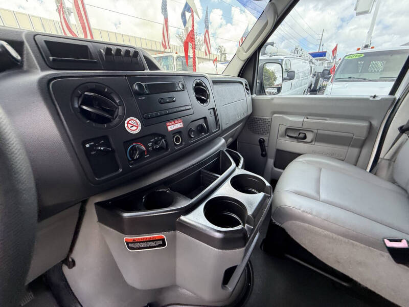 2011 Ford E-Series E-350 SD