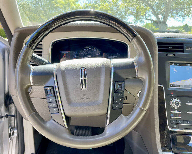 2017 LINCOLN Navigator SUV / Crossover - $25,995
