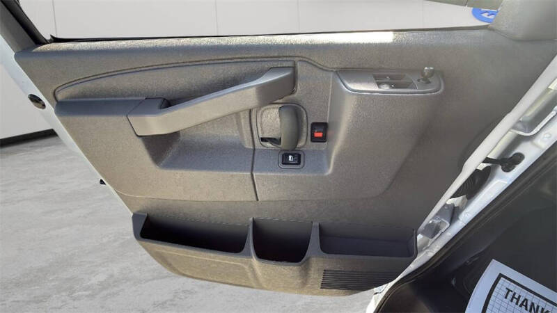 2025 Chevrolet Express LT 3500