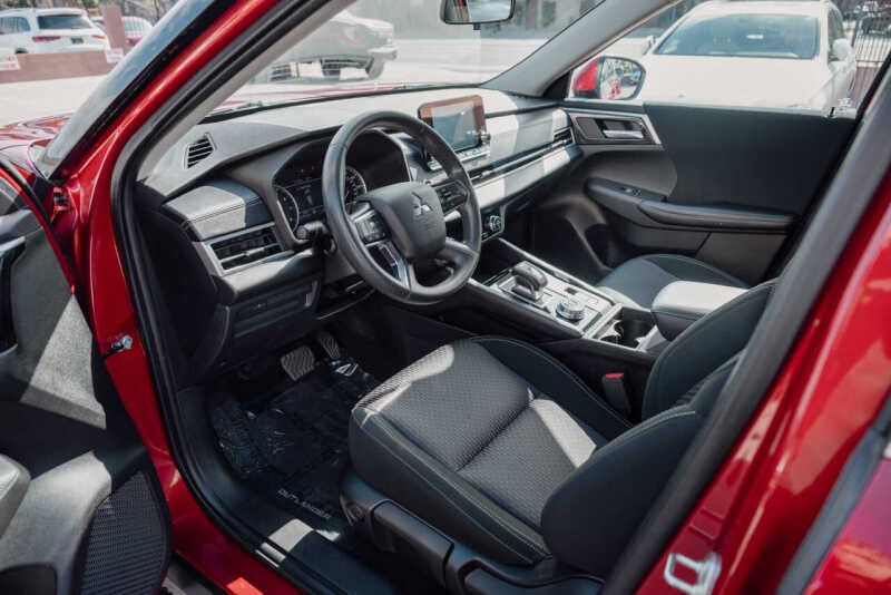 2022 Mitsubishi Outlander ES