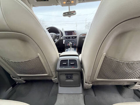 2011 Audi Q5 2.0T quattro Premium Plus