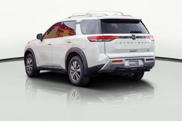 2023 Nissan Pathfinder SL