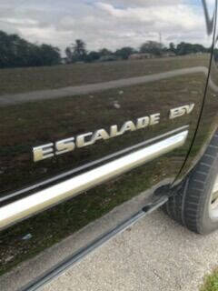 2011 Cadillac Escalade ESV  - $11,950