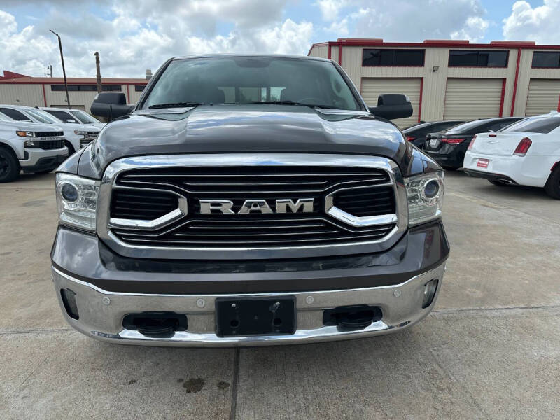 Used 2018 RAM Ram 1500 Pickup Laramie with VIN 1C6RR7NMXJS293727 for sale in Houston, TX