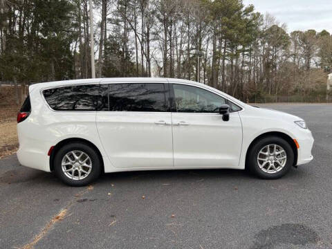 2026 Chrysler Pacifica Select