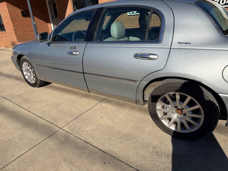 2006 Lincoln Town Car Signature