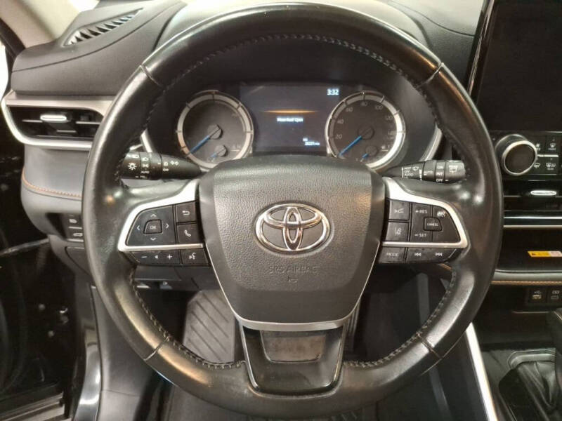2023 Toyota Highlander Hybrid Bronze Edition
