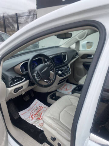 2017 Chrysler Pacifica Touring-L