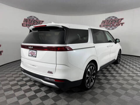 2024 Kia Carnival EX
