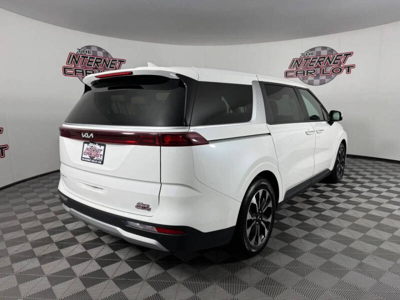 2024 Kia Carnival EX