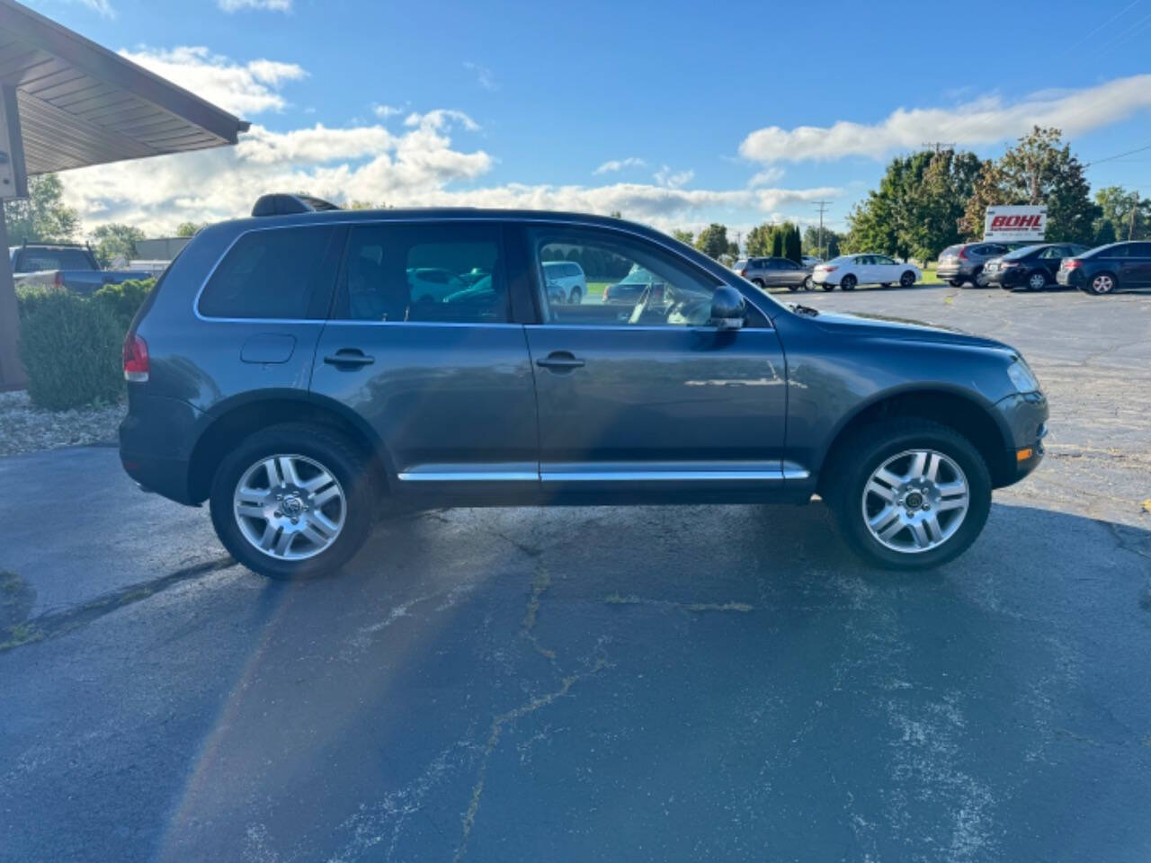 2004 Volkswagen Touareg for sale at BOHL AUTOMOTIVE in Racine, WI