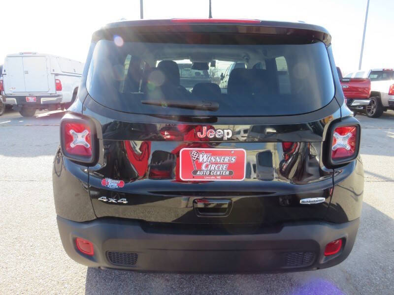 2022 Jeep Renegade Latitude photo 3