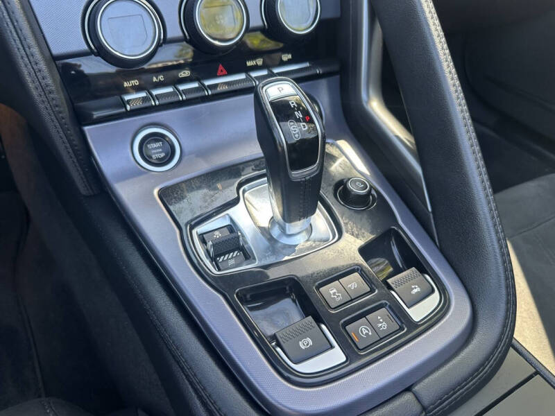 2019 Jaguar F-TYPE P300