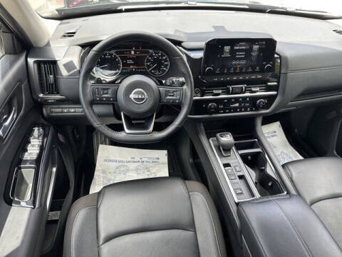 2024 Nissan Pathfinder SL