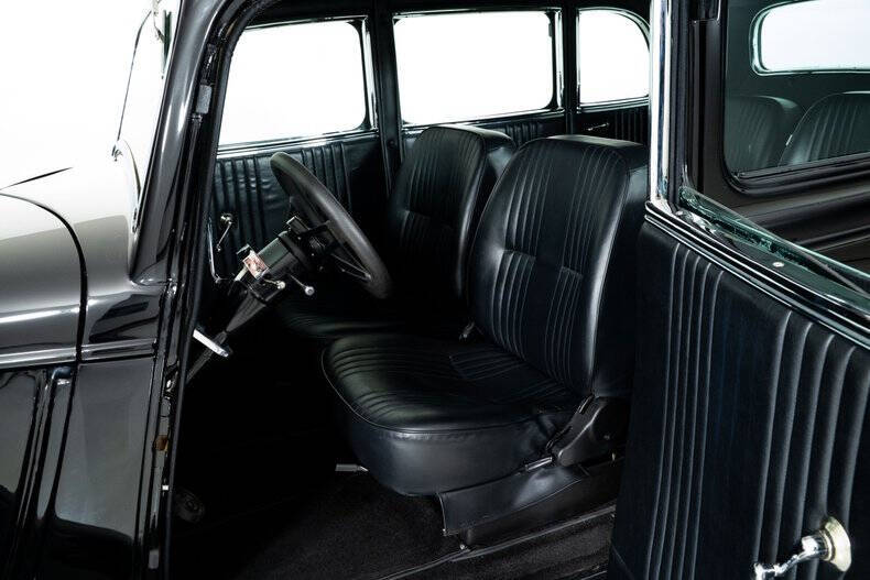 1933 Ford Super Deluxe