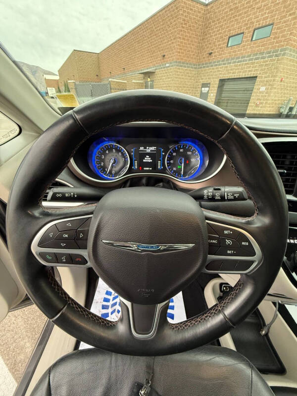 2017 Chrysler Pacifica Touring-L