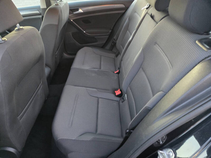 2018 Volkswagen Golf TSI S