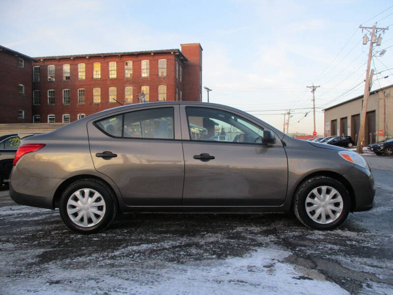 2014 Nissan Versa 1.6 S Plus