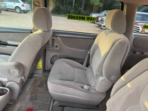 2005 Toyota Sienna LE 8 Passenger