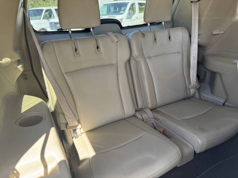 2011 Toyota Highlander SE