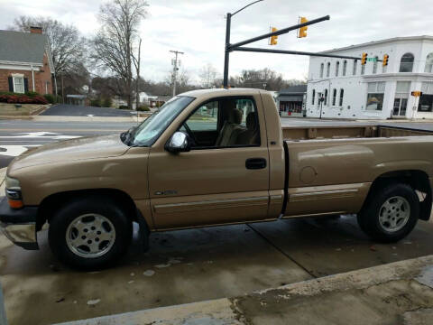 2000 Chevrolet Silverado 1500 for sale at ROBINSON AUTO BROKERS in Dallas NC