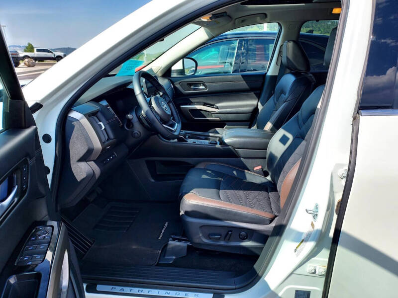 2024 Nissan Pathfinder Platinum