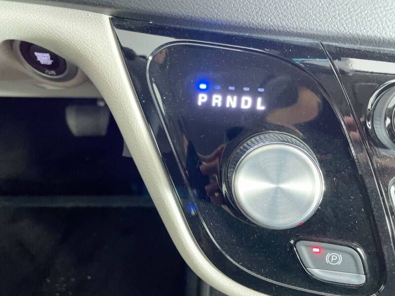 2024 Chrysler Voyager LX