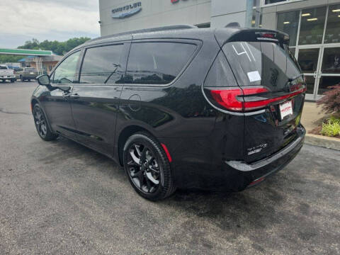 2027 Chrysler Pacifica Limited