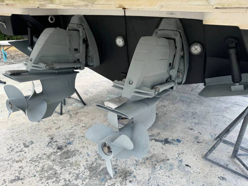 2011 Regal 35 Express Cruiser