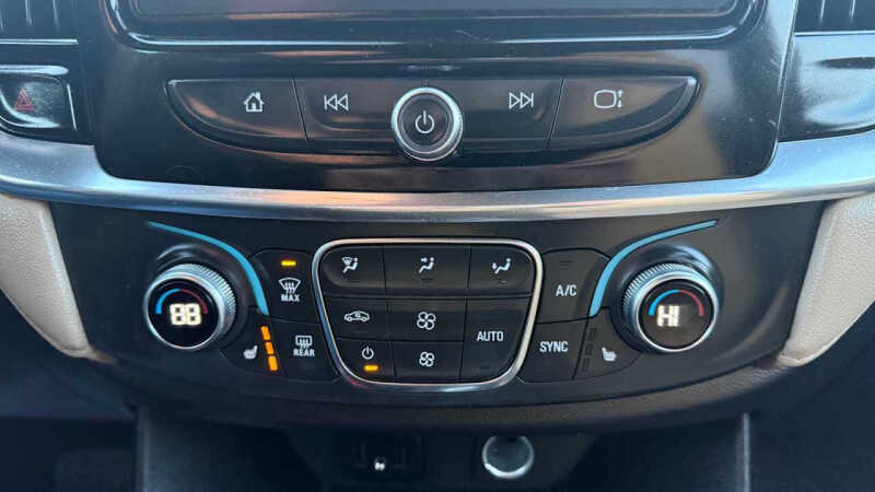 2022 Chevrolet Traverse LT Cloth