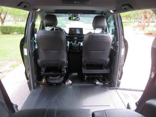2024 Toyota Sienna XSE 7-Passenger