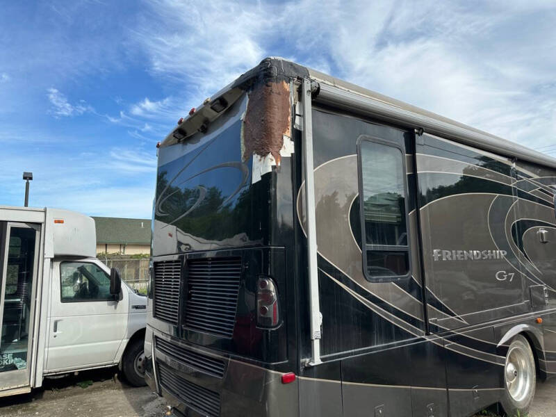 2005 Freightliner XC Chassis