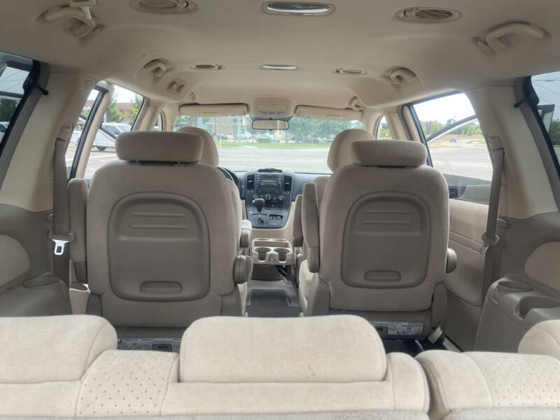 2007 Hyundai Entourage GLS photo 35