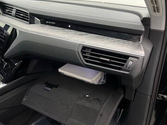 2023 Audi e-tron quattro Premium