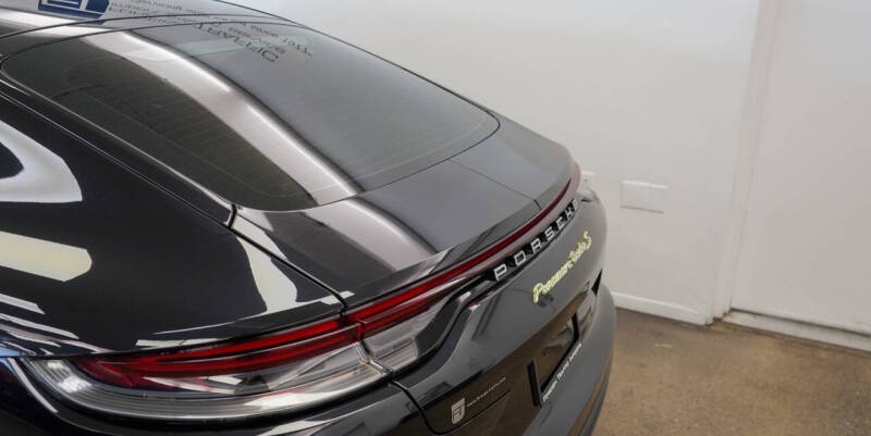 2023 Porsche Panamera Turbo S E-Hybrid