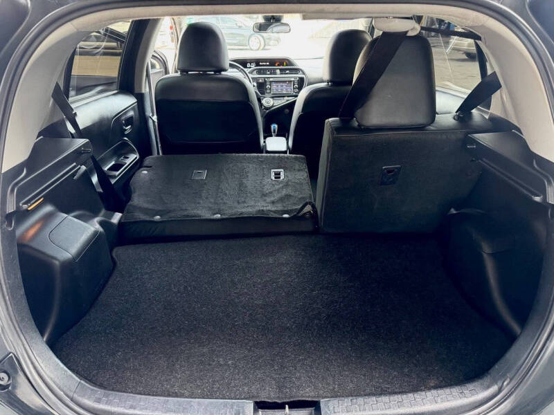 2016 Toyota Prius c Four
