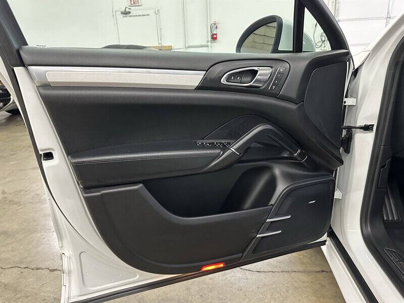 2013 Porsche Cayenne GTS