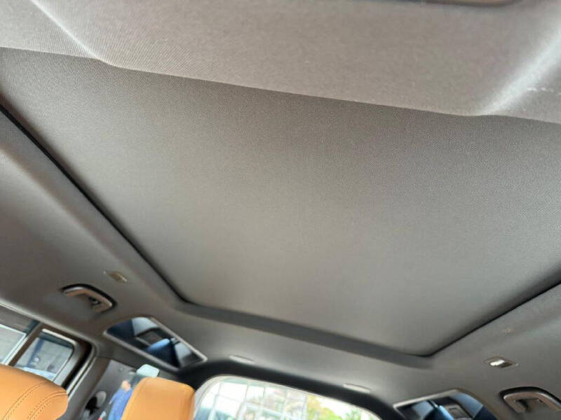 2023 Land Rover Defender 110 V8