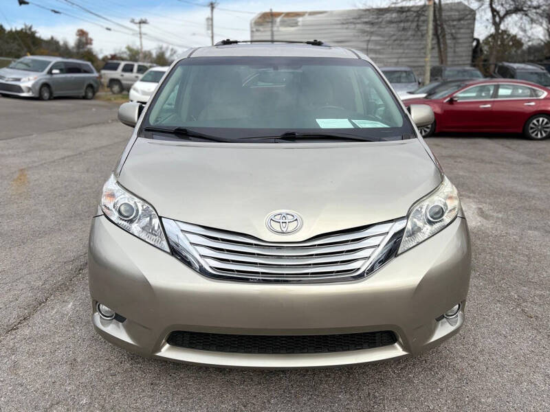 2017 Toyota Sienna XLE Premium 8-Passenger