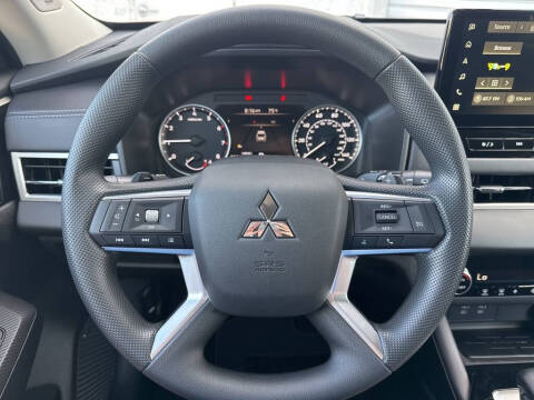 2025 Mitsubishi Outlander ES