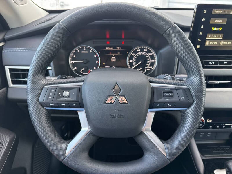 2025 Mitsubishi Outlander ES