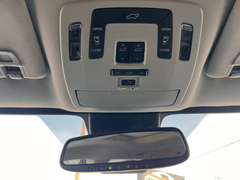 2021 Toyota Sienna XLE 8-Passenger