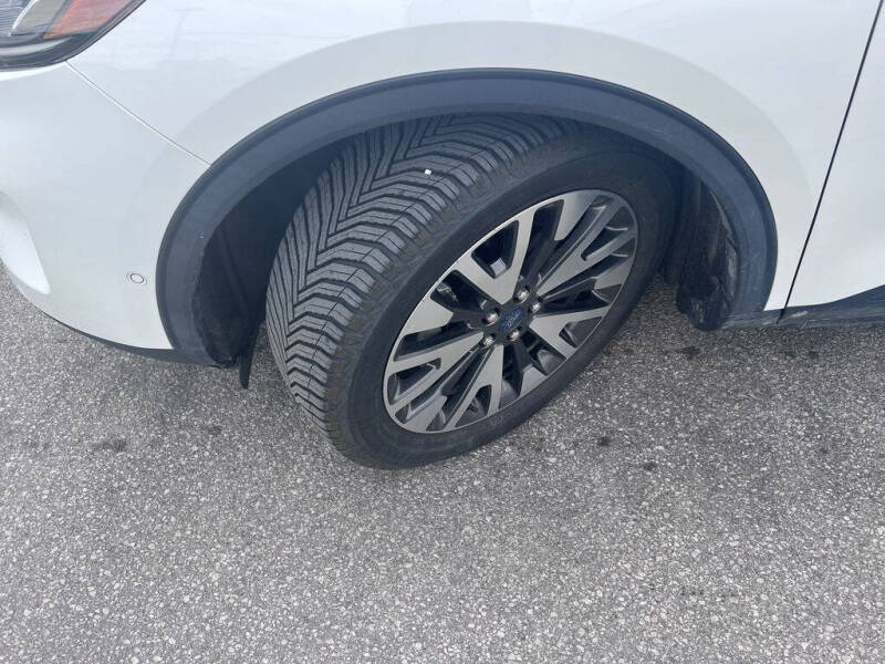 2020 Ford Escape Hybrid Titanium