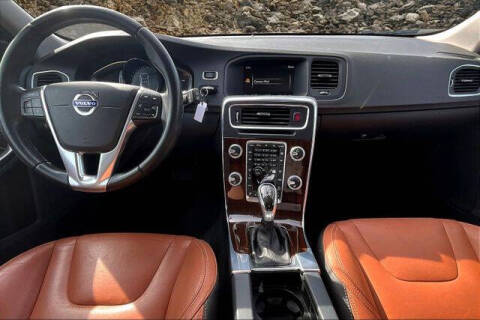 2015 Volvo V60 Cross Country T5