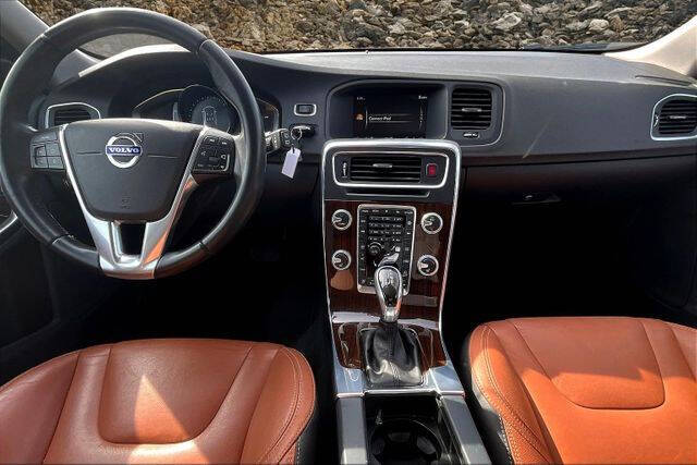 2015 Volvo V60 Cross Country T5