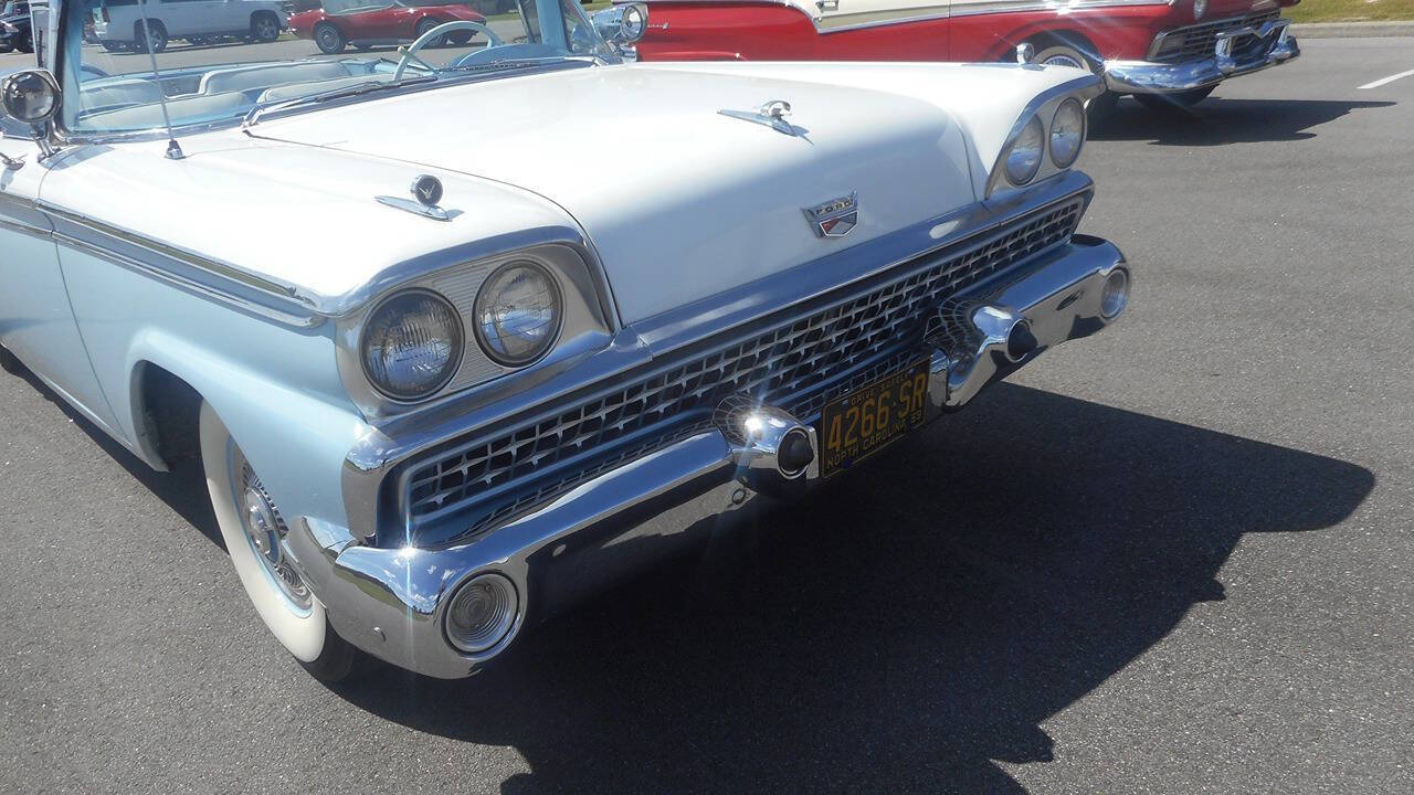 1959 Ford SKYLINER 22